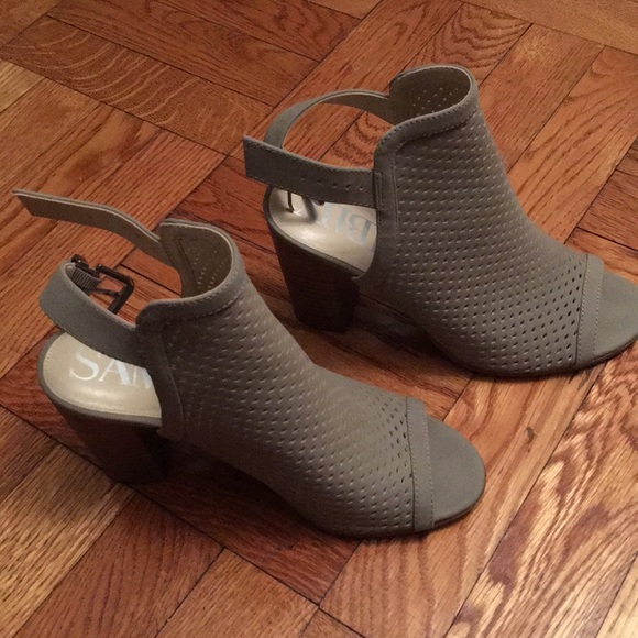 Sam & Libby Shoes - Stacked heel taupe sandals